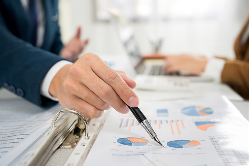 business corporate team brainstorming planning strategy having a discussion analysis investment t20 4beXXx