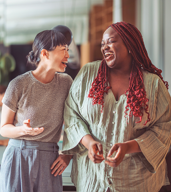 Two employees doing healthy conversation